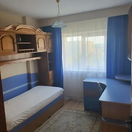 Apartament Cu 3 Camere, Foarte Spatios, Zona Umf *